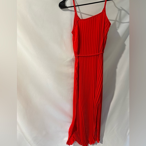 New with tags; Banana republic red optional tie waist - Picture 2 of 6